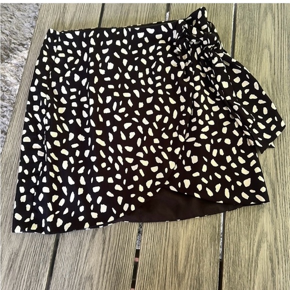 Vici Miniskirt - M - Picture 3 of 4